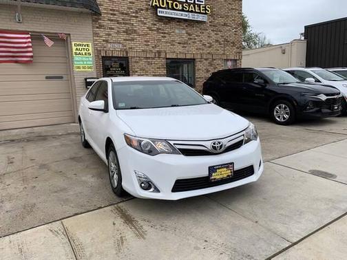 Blizzard Pearl 2014 Toyota Camry SE