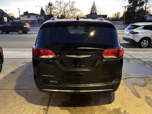 2018 Chrysler Pacifica Touring-L