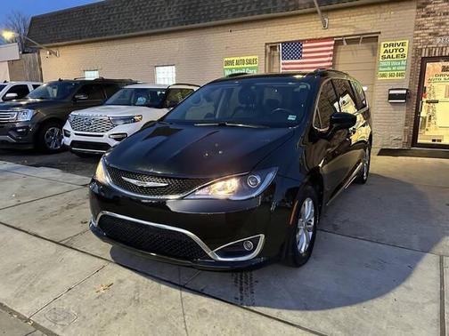 2018 Chrysler Pacifica Touring-L