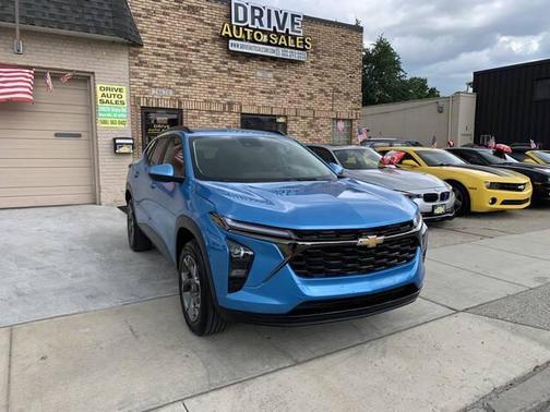 Marina Blue Metallic 2025 Chevrolet Trax LT