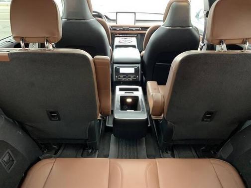 Pristine White Metallic Tri-Coat 2023 Lincoln Aviator Reserve AWD