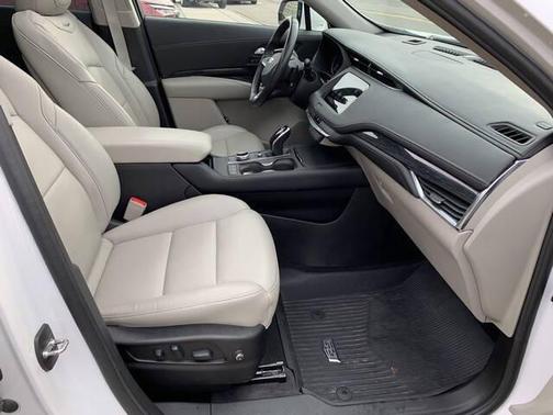 2022 Cadillac XT4 Premium Luxury