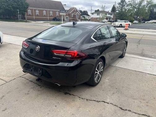 2018 Buick Regal Sportback Essence