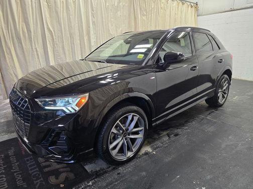 2025 Audi Q3 Premium 45 TFSI S line quattro Tiptronic