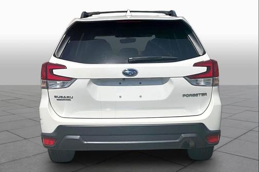Crystal White Pearl 2021 Subaru Forester Premium