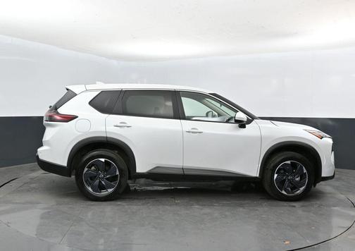 Everest White P 2025 Nissan Rogue SV