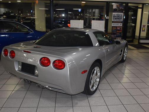 2004 Chevrolet Corvette Base