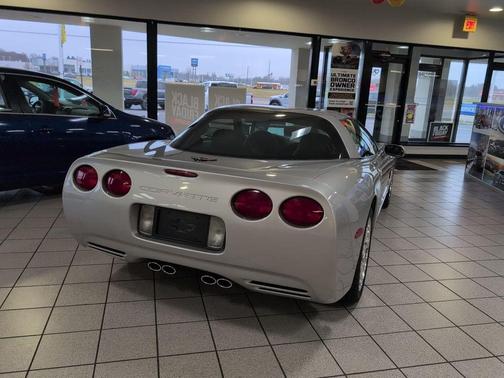 2004 Chevrolet Corvette Base