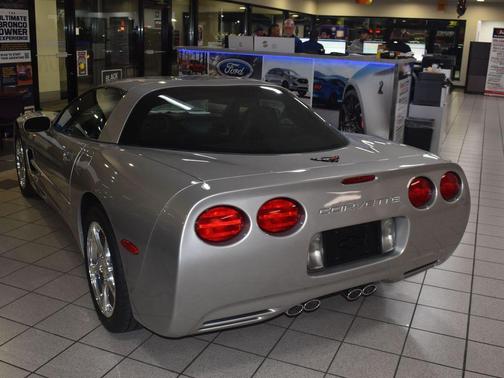 2004 Chevrolet Corvette Base