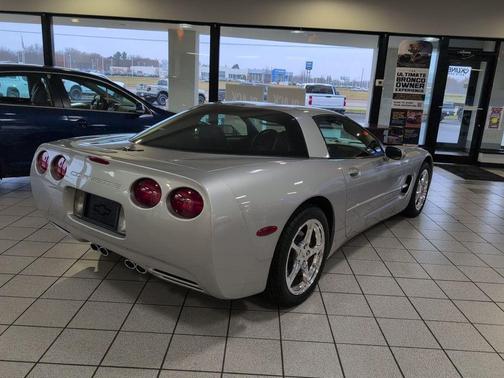2004 Chevrolet Corvette Base
