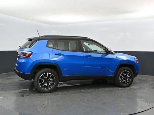 Hydro Blue Pearlcoat 2025 Jeep Compass Trailhawk