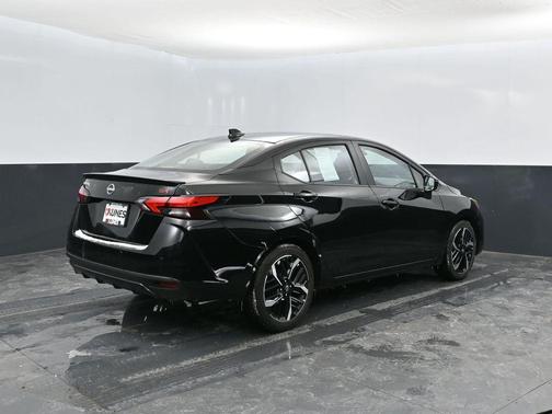 2024 Nissan Versa 1.6 SR