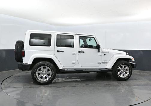 Bright White Clearcoat 2017 Jeep Wrangler Unlimited Sahara