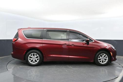 Velvet Red Pearlcoat 2017 Chrysler Pacifica LX