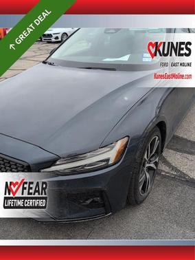 2024 Volvo S60 B5 Plus Dark Theme