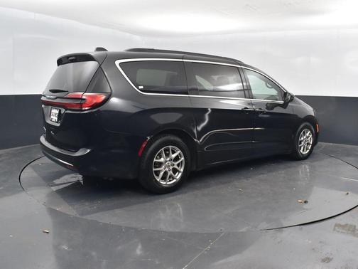 2022 Chrysler Pacifica Touring