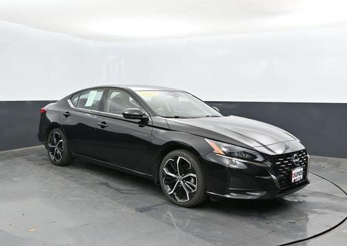 Super Black Clearcoat 2025 Nissan Altima SR