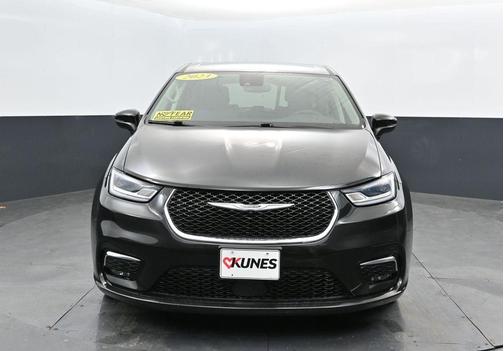 Brilliant Black Crystal Pearlcoat 2023 Chrysler Pacifica Hybrid Touring L