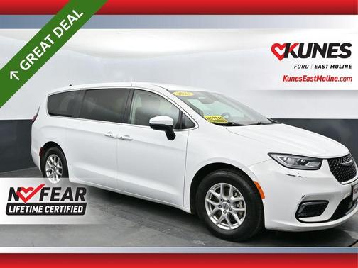 2023 Chrysler Pacifica Touring-L