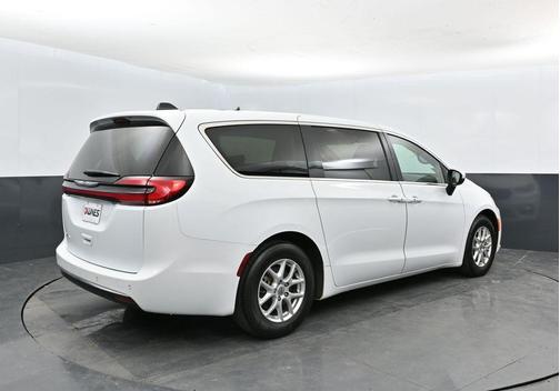 2023 Chrysler Pacifica Touring-L