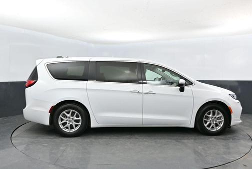 2023 Chrysler Pacifica Touring-L
