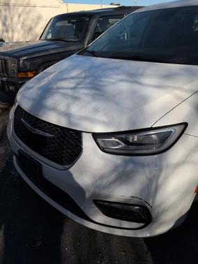 2023 Chrysler Pacifica Touring-L