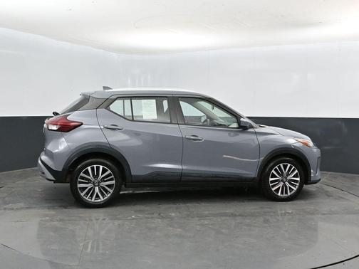 Boulder Gray Pearl 2021 Nissan Kicks SV