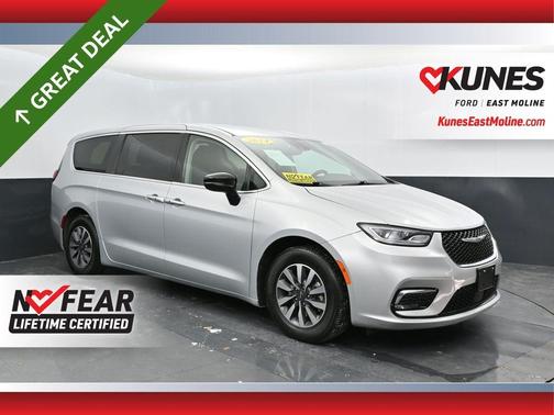 2024 Chrysler Pacifica Hybrid Select