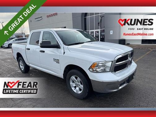 Bright White Clearcoat 2023 RAM 1500 Classic SLT