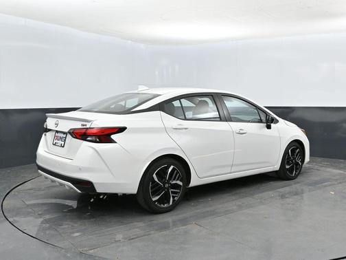 2024 Nissan Versa 1.6 SR