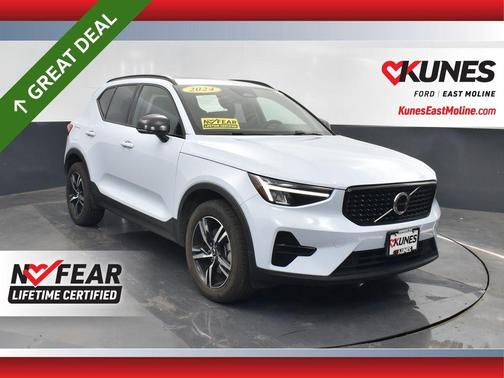 2024 Volvo XC40 B5 Core