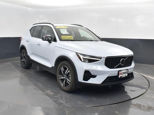 2024 Volvo XC40 B5 Core