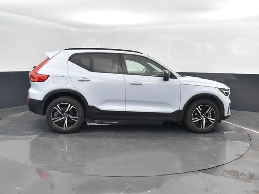 2024 Volvo XC40 B5 Core