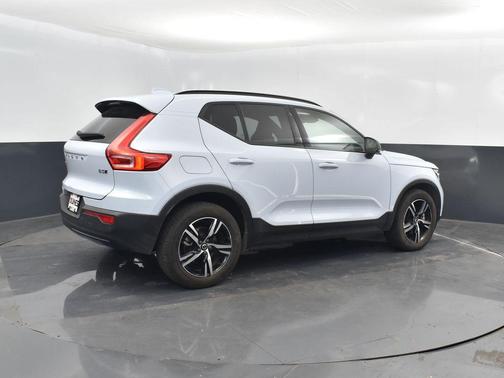 2024 Volvo XC40 B5 Core