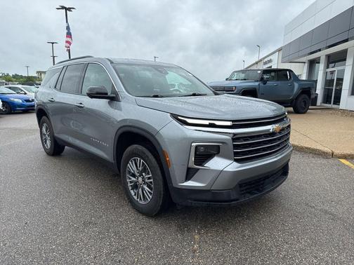 2024 Chevrolet Traverse LT