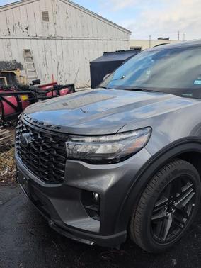 Gray Metallic 2025 Ford Explorer ST-Line