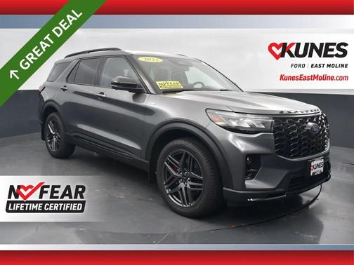 Gray Metallic 2025 Ford Explorer ST-Line