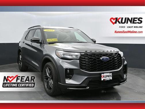 Gray Metallic 2025 Ford Explorer ST-Line