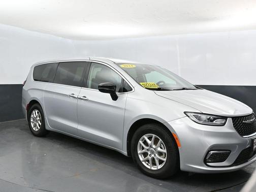 Silver Mist Clearcoat 2024 Chrysler Pacifica Touring-L