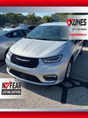Silver Mist Clearcoat 2024 Chrysler Pacifica Touring-L
