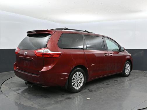 Salsa Red Pearl 2015 Toyota Sienna XLE