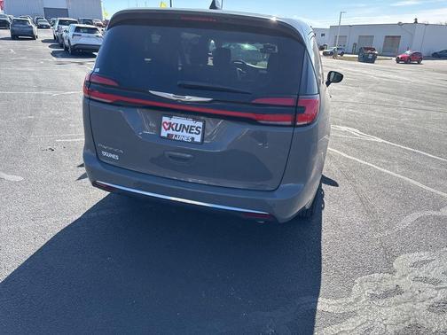 Ceramic Gray Clearcoat 2023 Chrysler Pacifica Touring-L