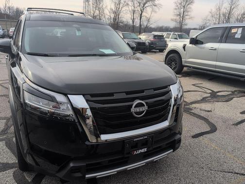 2024 Nissan Pathfinder Platinum