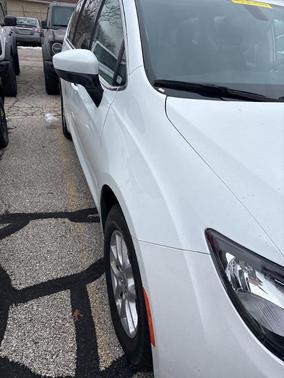 2022 Chrysler Voyager LX