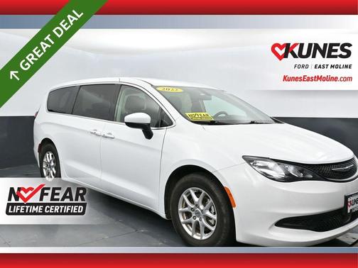 2022 Chrysler Voyager LX