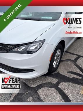 2022 Chrysler Voyager LX