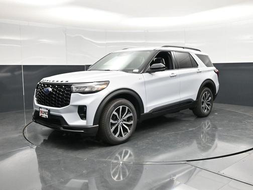 White Metallic 2026 Ford Explorer ST-Line