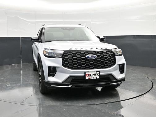 White Metallic 2026 Ford Explorer ST-Line