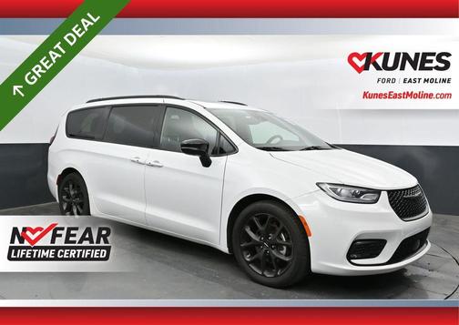 Bright White Clearcoat 2025 Chrysler Pacifica Limited