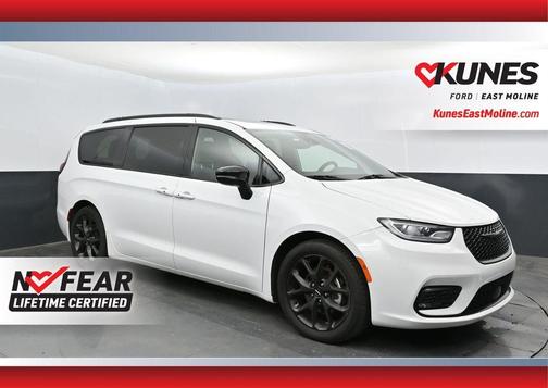 Bright White Clearcoat 2025 Chrysler Pacifica Limited